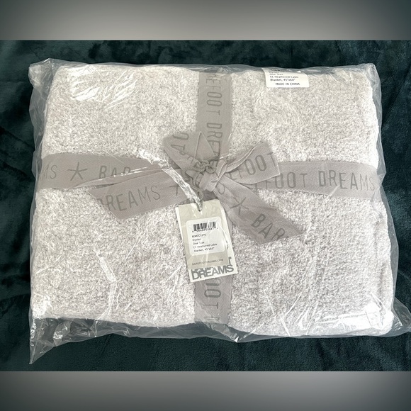 Barefoot Dreams CozyChic Heathered Cable Blanket in Oyster